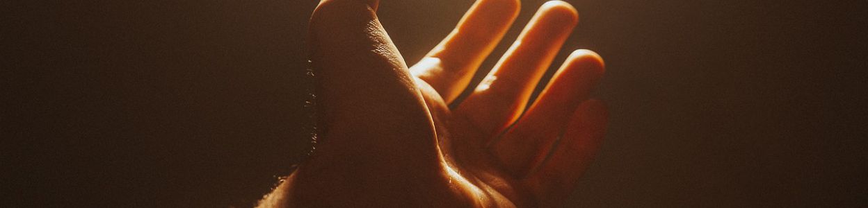 Pękająca skóra na dłoniach  - co może być przyczyną?